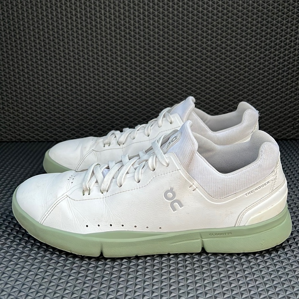 On The Roger Advantage Men's Tennis Sneaker Size 9.5